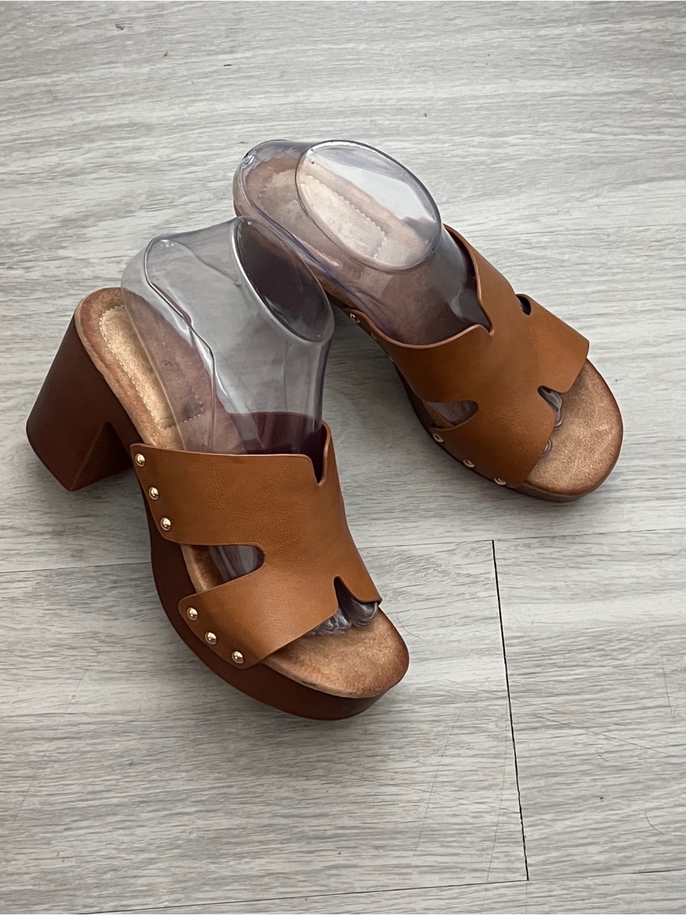 Nicole Miller Brown Cutout Platform Mule Sandals Gold Studs Size 8